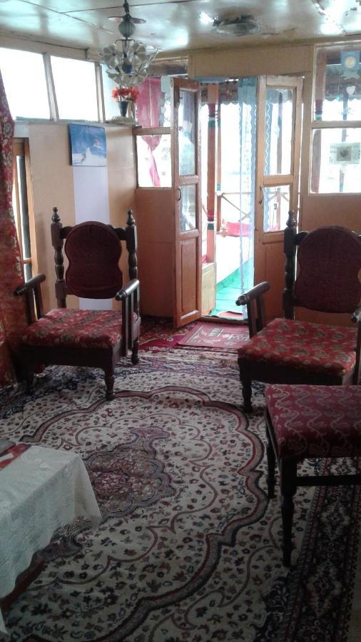 Houseboat Dunhill Bed & Breakfast Srīnagar Екстериор снимка