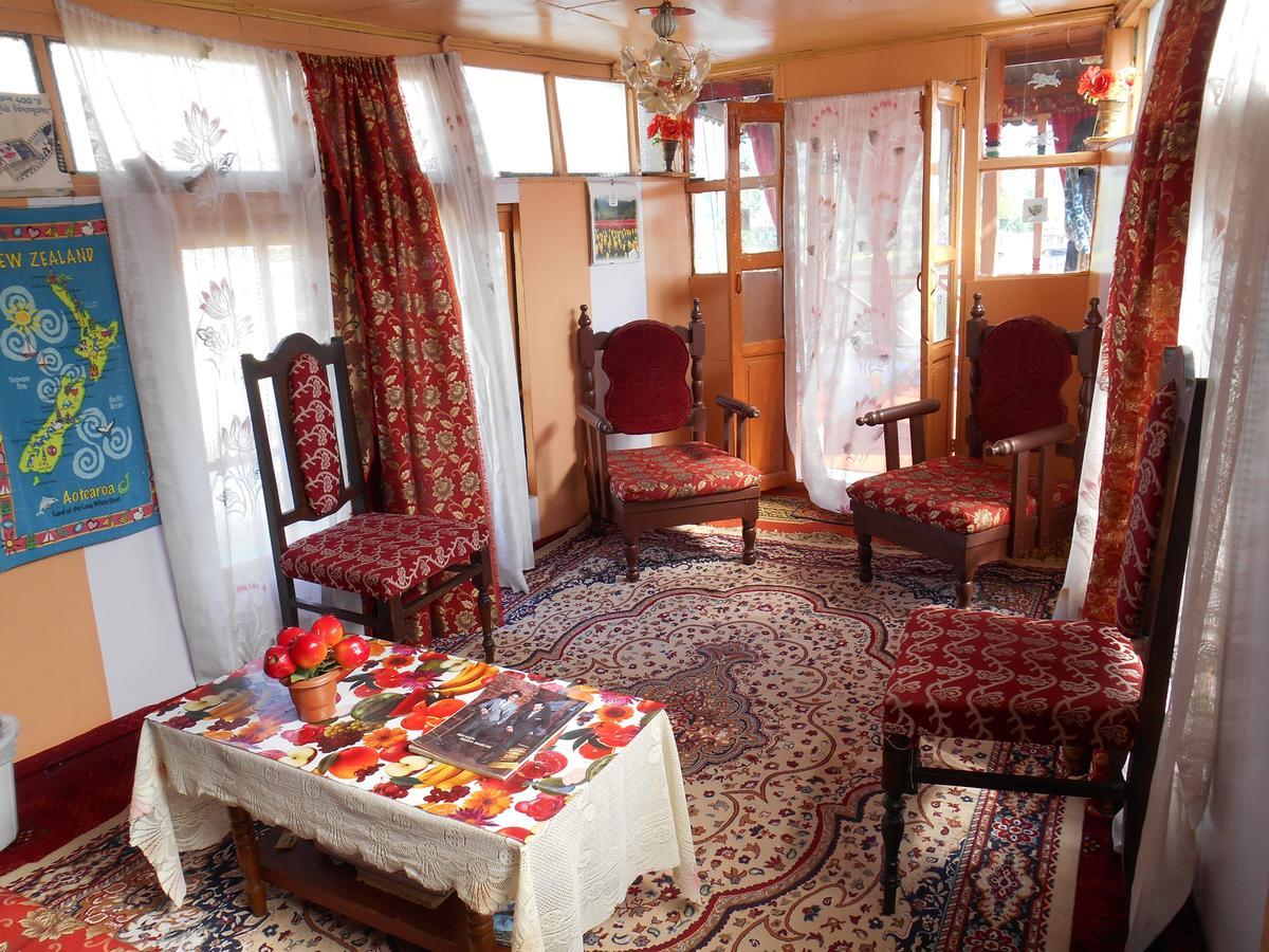 Houseboat Dunhill Bed & Breakfast Srīnagar Екстериор снимка