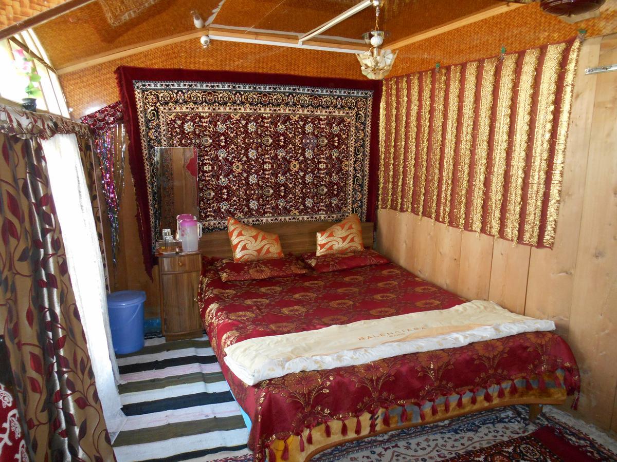 Houseboat Dunhill Bed & Breakfast Srīnagar Екстериор снимка