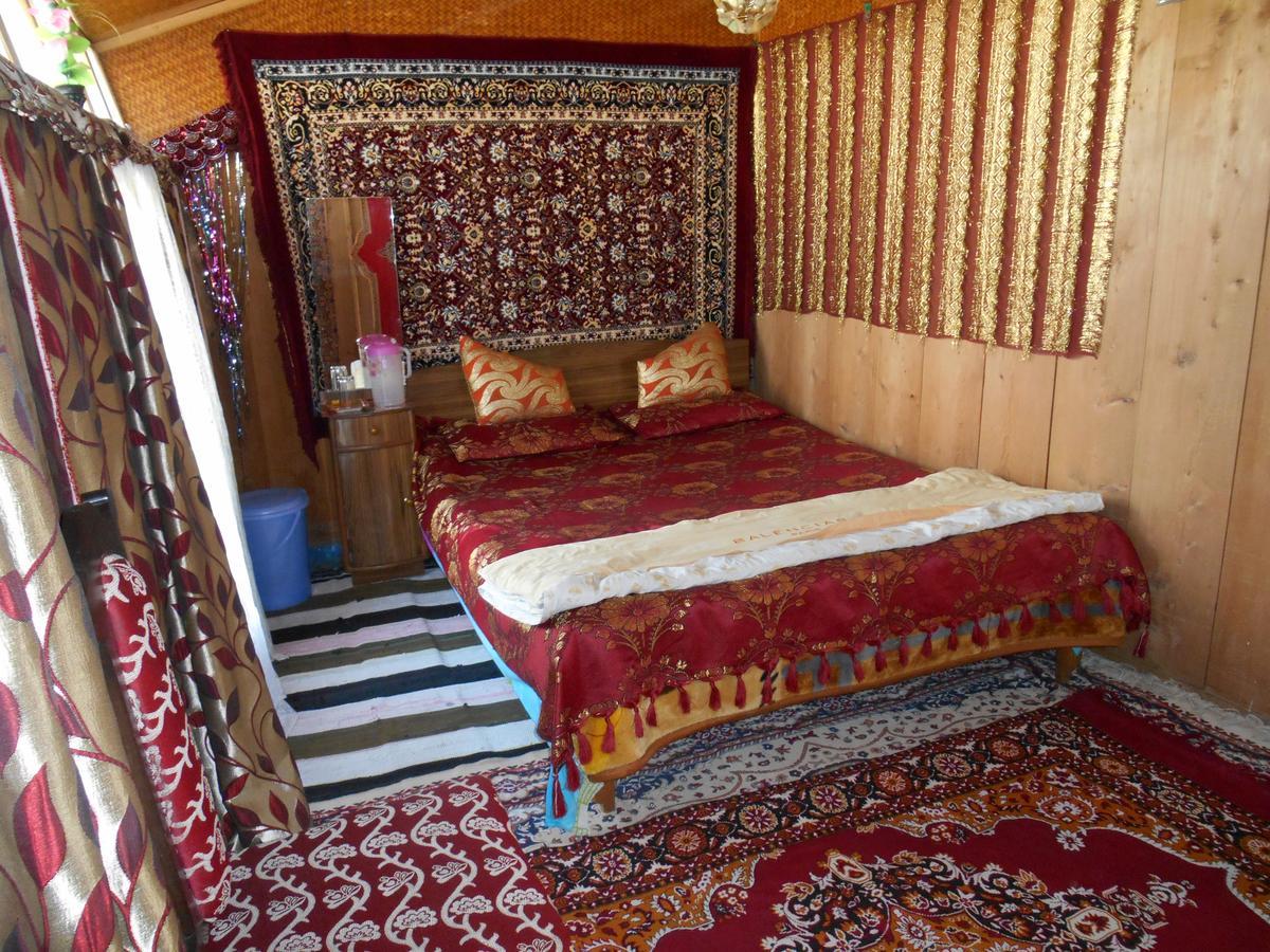 Houseboat Dunhill Bed & Breakfast Srīnagar Екстериор снимка